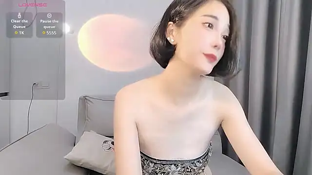 Snapshot of YIWA-2000 chatting on October 13, 2025, 5:09 am YIWA-2000 online show from October 13, 2025, 5:09 am