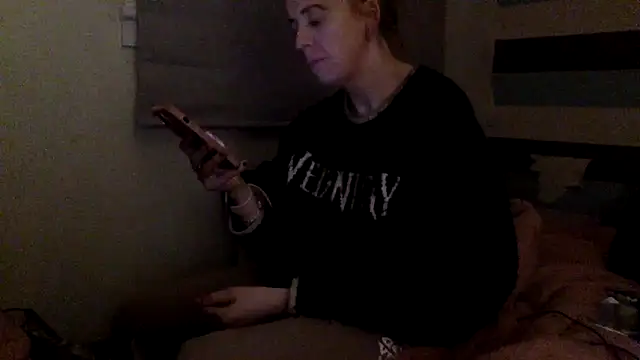 Snapshot of Bellababexox chatting on May 15, 2026, 11:36 pm Bellababexox online show from May 15, 2026, 11:36 pm