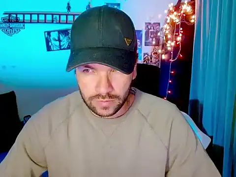 cortelioni massimo  online show from December 13, 2025, 11:22 pm