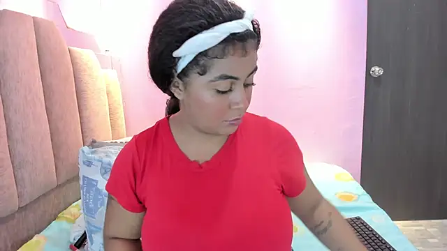 Snapshot of AndreaSweet2 chatting on October 14, 2025, 8:20 pm AndreaSweet2 online show from October 14, 2025, 8:20 pm