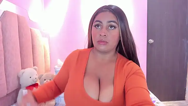 Snapshot of AndreaSweet2 chatting on December 14, 2025, 7:52 pm AndreaSweet2 online show from December 14, 2025, 7:52 pm