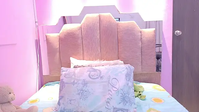 AndreaSweet2 online show from April 27, 2026, 8:29 pm
