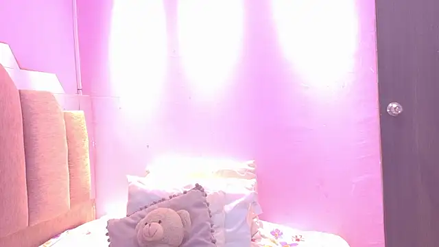 Snapshot of AndreaSweet2 chatting on July 21, 2026, 7:37 pm AndreaSweet2 online show from July 21, 2026, 7:37 pm