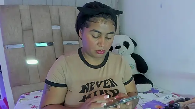 Snapshot of AndreaSweet2 chatting on December 3, 2025, 7:46 pm AndreaSweet2 online show from December 3, 2025, 7:46 pm