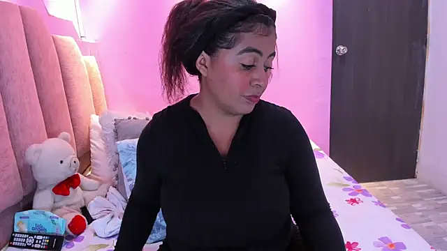 Snapshot of AndreaSweet2 chatting on November 5, 2025, 8:01 pm AndreaSweet2 online show from November 5, 2025, 8:01 pm