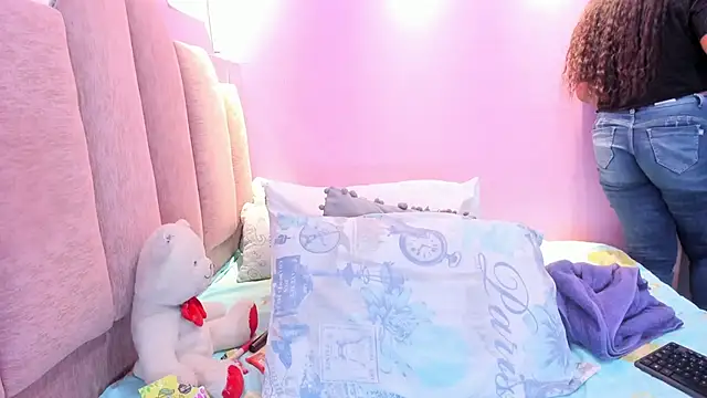 Snapshot of AndreaSweet2 chatting on November 6, 2025, 8:02 pm AndreaSweet2 online show from November 6, 2025, 8:02 pm