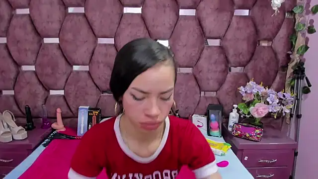 Snapshot of Nanis_James chatting on May 10, 2026, 3:10 am Nanis James online show from May 10, 2026, 3:10 am