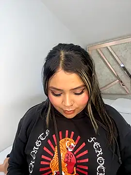 ashley-swift- online show from November 30, 2025, 5:52 am