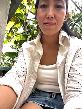 Snapshot of Huong-Ly chatting on October 17, 2025, 3:21 am Huong-Ly online show from October 17, 2025, 3:21 am