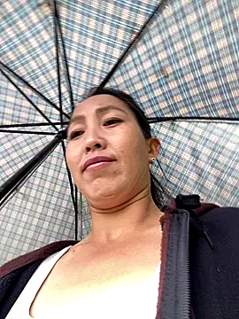 Snapshot of Huong-Ly chatting on October 15, 2025, 8:11 am Huong-Ly online show from October 15, 2025, 8:11 am