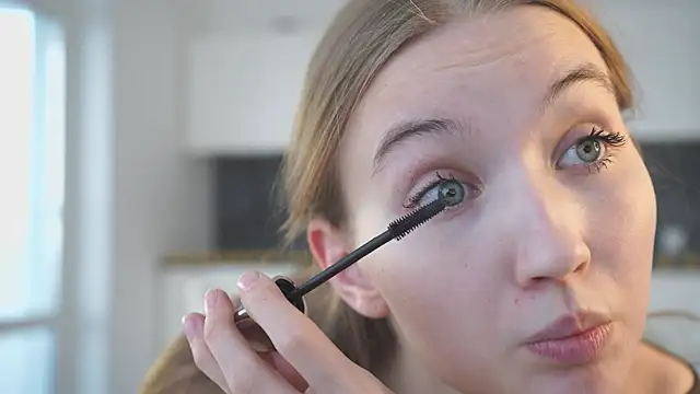 HenriettaCoppinger online show from October 25, 2025, 8:57 am