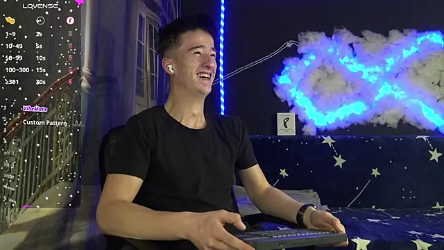 Snapshot of SirReed chatting on December 3, 2025, 4:02 am SirReed online show from December 3, 2025, 4:02 am