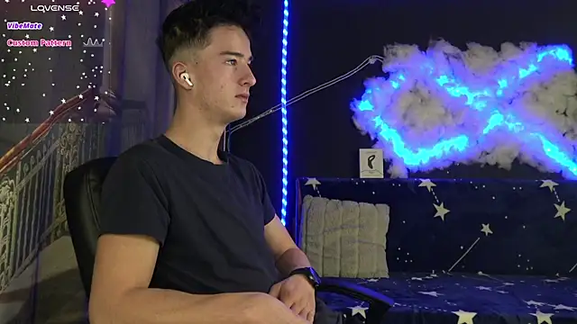 Snapshot of SirReed chatting on December 1, 2025, 4:02 am SirReed online show from December 1, 2025, 4:02 am