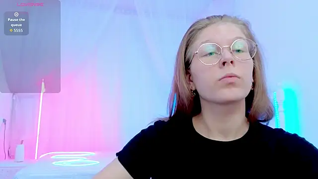 Lilly Belly online show from October 7, 2025, 2:29 pm