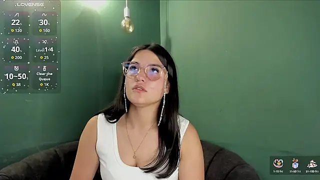 Snapshot of Dulce_Sofia_20 chatting on October 8, 2025, 2:57 am Dulce Sofia 20 online show from October 8, 2025, 2:57 am