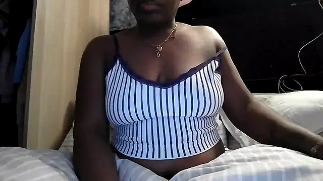 Curvy AfricanQuinn online show from February 16, 2026, 9:34 pm