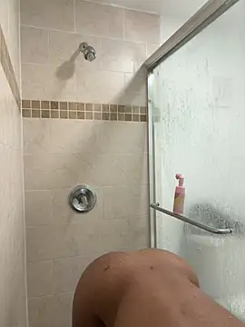 LuckyKhloe online show from May 3, 2026, 2:27 am
