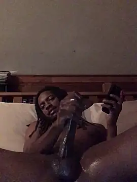 Snapshot of Oochiewallie chatting on February 28, 2026, 4:45 am Oochiewallie online show from February 28, 2026, 4:45 am