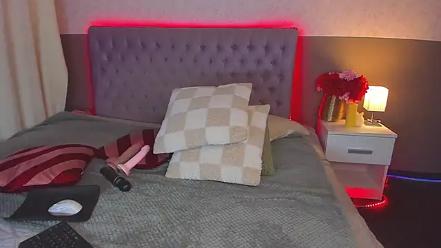 NathalyStars online show from November 17, 2025, 1:48 pm