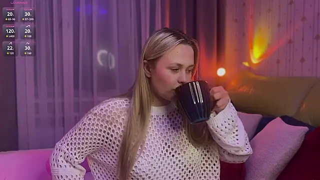 Estella Elwood online show from March 1, 2026, 6:19 pm