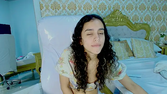 Snapshot of JessB_ chatting on October 17, 2025, 8:32 pm JessB online show from October 17, 2025, 8:32 pm