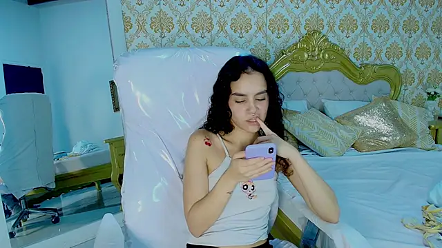 Snapshot of JessB_ chatting on October 22, 2025, 6:29 pm JessB online show from October 22, 2025, 6:29 pm