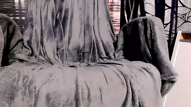 AMOURSWEET2025 online show from December 18, 2025, 6:34 pm