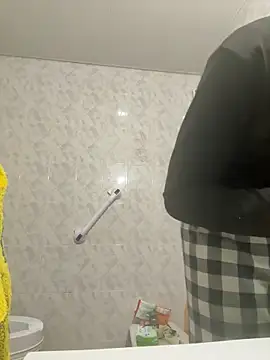 Snapshot of gigolobcn chatting on December 15, 2025, 10:43 am gigolobcn online show from December 15, 2025, 10:43 am