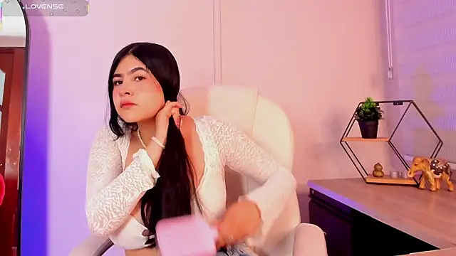 Snapshot of Emma__clark_ chatting on November 18, 2025, 12:19 pm Emma clark online show from November 18, 2025, 12:19 pm