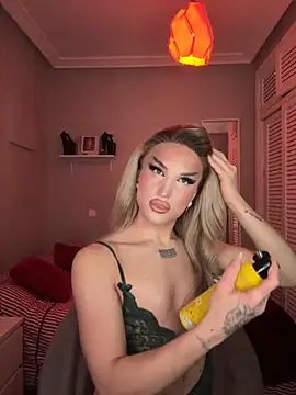 Snapshot of lacattiva chatting on November 21, 2025, 6:18 pm lacattiva online show from November 21, 2025, 6:18 pm