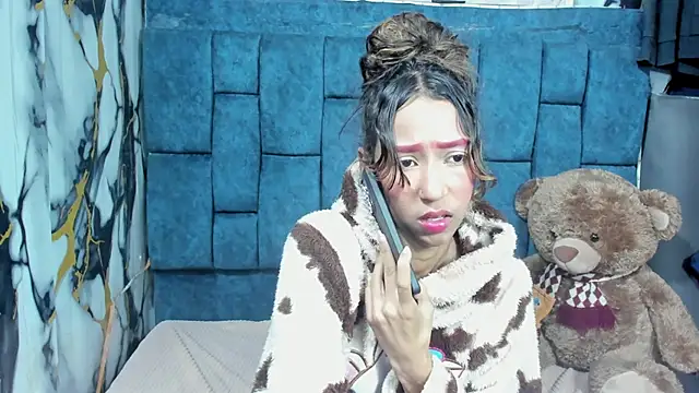 ValentinaKlean online show from May 7, 2026, 1:32 am