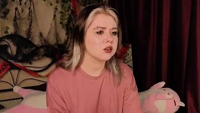 Snapshot of IrisSoCute chatting on November 4, 2025, 11:14 am IrisSoCute online show from November 4, 2025, 11:14 am