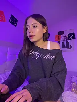 Snapshot of PrettyAmber chatting on November 3, 2025, 9:40 pm PrettyAmber online show from November 3, 2025, 9:40 pm