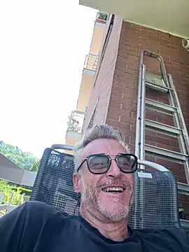Snapshot of Axl_hot chatting on July 5, 2026, 7:15 am Axl hot online show from July 5, 2026, 7:15 am