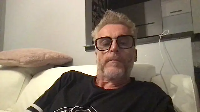 Axl hot online show from June 7, 2026, 10:26 pm