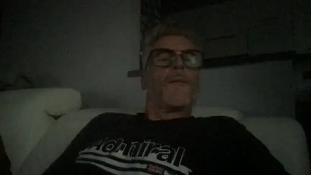 Snapshot of Axl_hot chatting on July 3, 2026, 7:20 pm Axl hot online show from July 3, 2026, 7:20 pm