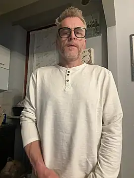 Snapshot of Axl_hot chatting on March 22, 2026, 1:42 am Axl hot online show from March 22, 2026, 1:42 am