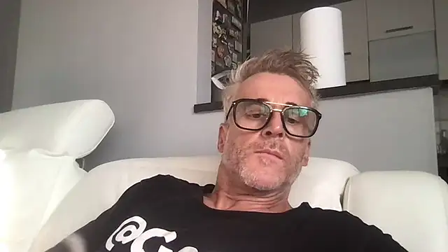 Snapshot of Axl_hot chatting on July 14, 2026, 5:08 pm Axl hot online show from July 14, 2026, 5:08 pm