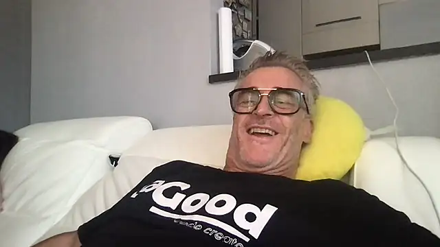 Snapshot of Axl_hot chatting on July 26, 2026, 12:12 pm Axl hot online show from July 26, 2026, 12:12 pm