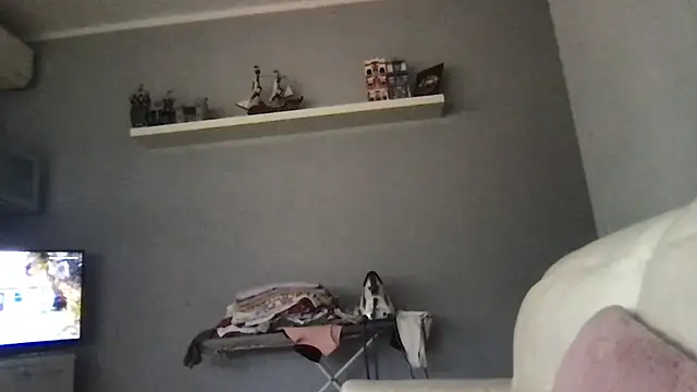 Snapshot of Axl_hot chatting on August 5, 2026, 10:53 am Axl hot online show from August 5, 2026, 10:53 am