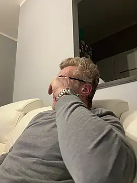 Snapshot of Axl_hot chatting on February 23, 2026, 12:56 am Axl hot online show from February 23, 2026, 12:56 am