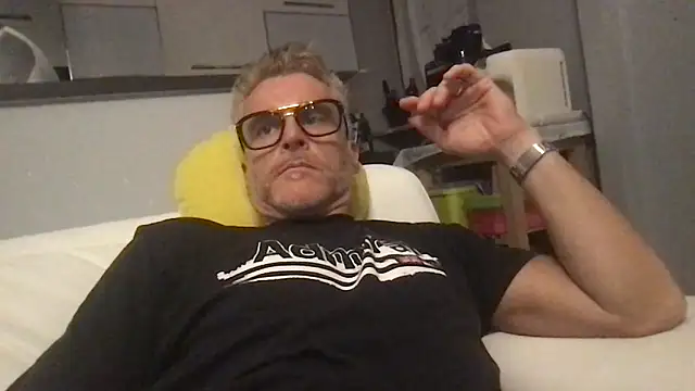 Snapshot of Axl_hot chatting on June 29, 2026, 7:57 pm Axl hot online show from June 29, 2026, 7:57 pm