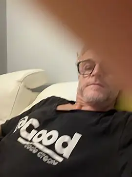 Snapshot of Axl_hot chatting on February 20, 2026, 12:18 am Axl hot online show from February 20, 2026, 12:18 am