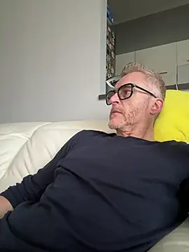 Snapshot of Axl_hot chatting on March 14, 2026, 1:17 pm Axl hot online show from March 14, 2026, 1:17 pm