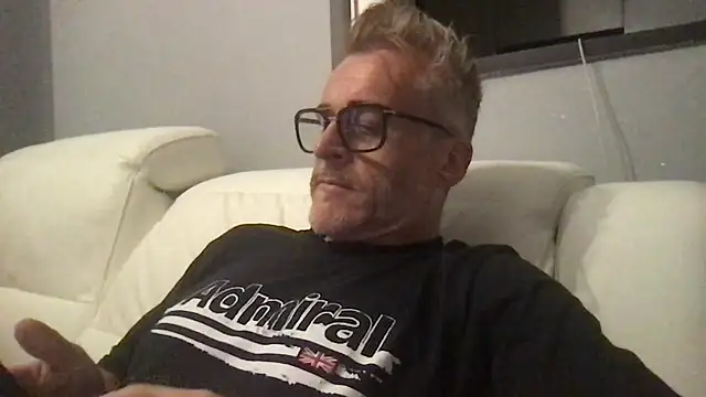 Snapshot of Axl_hot chatting on June 30, 2026, 8:31 pm Axl hot online show from June 30, 2026, 8:31 pm