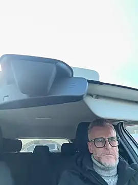 Snapshot of Axl_hot chatting on March 8, 2026, 9:23 am Axl hot online show from March 8, 2026, 9:23 am