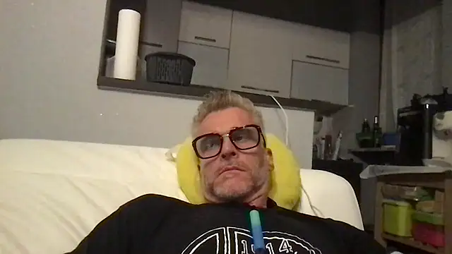Axl hot online show from June 14, 2026, 8:21 pm