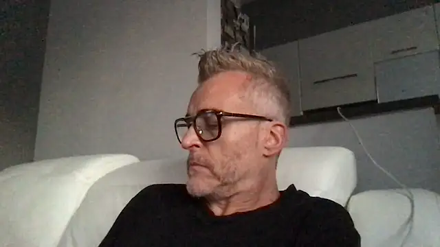 Axl hot online show from June 12, 2026, 7:00 pm