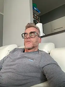 Snapshot of Axl_hot chatting on March 4, 2026, 1:08 pm Axl hot online show from March 4, 2026, 1:08 pm