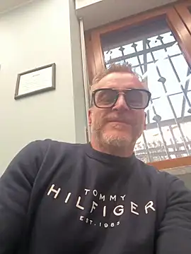 Snapshot of Axl_hot chatting on March 20, 2026, 4:52 pm Axl hot online show from March 20, 2026, 4:52 pm